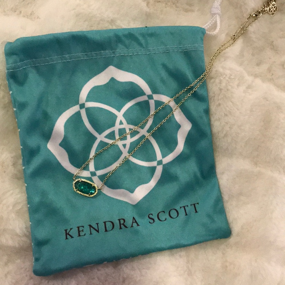 Kendra Scott necklace